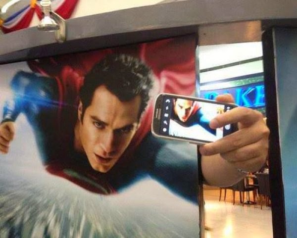 komik-selfie-pozlari-6-super-man