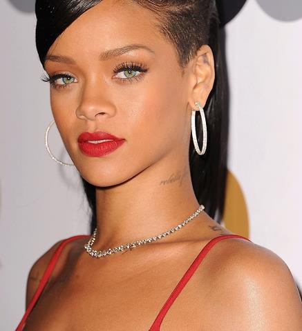 Rihanna Resimleri Ve Fotograflari