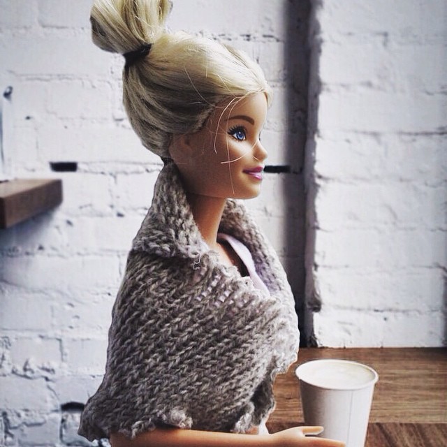 Hipster Barbie, Klişe Instagram Pozlarıyla InstaGirl'lere Meydan Okudu 3