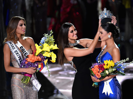 LAS VEGAS, NV - DECEMBER 20: Miss Philippines 2015, Pia Alonzo Wurtzbach (R), reacts as she is crowned the 2015 Miss Universe by 2014 Miss Universe Paulina Vega (C) during the 2015 Miss Universe Pageant at The Axis at Planet Hollywood Resort & Casino on December 20, 2015 in Las Vegas, Nevada. Miss Colombia 2015, Ariadna Gutierrez, was mistakenly named as Miss Universe 2015 instead of First Runner-up. (Photo by Ethan Miller/Getty Images)