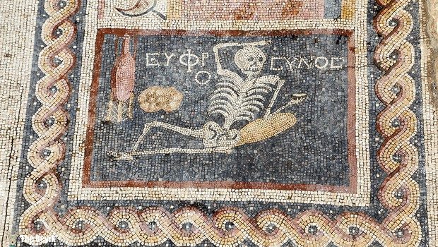 Antakya'da bulunan ilginç mesajlı mozaik