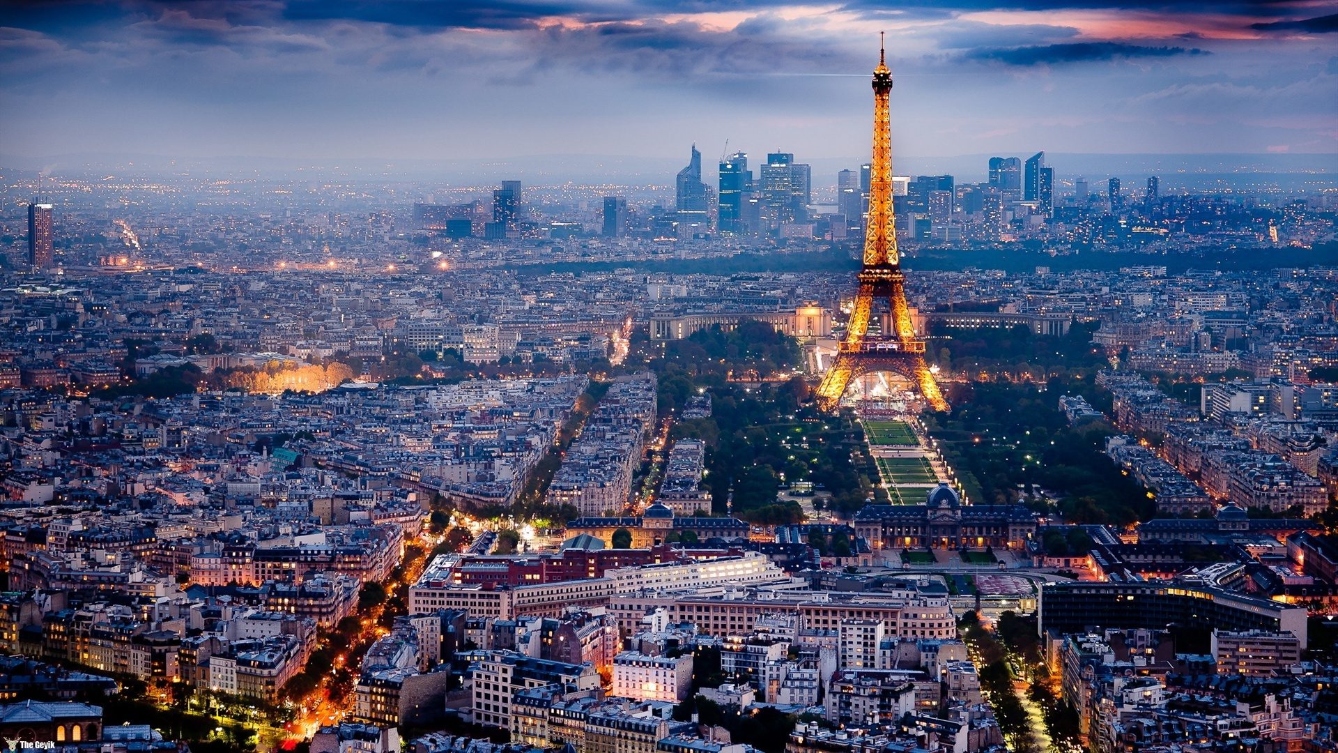 Paris, Fransa'nın başkentidir. Sen Nehri'nin üzerine, Paris Havzası'nın ortasına kurulmuştur. Paris'te ikamet edenlere Parisien(ne) diye hitap edilir.