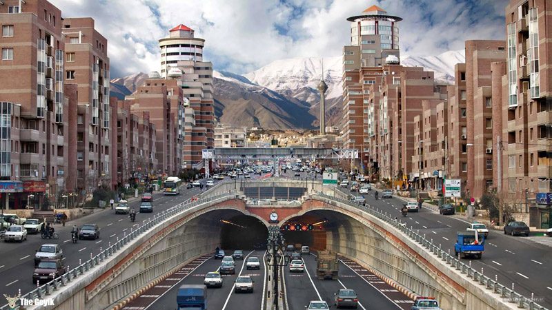 Tahran, İran'ın başkenti ve en büyük kentidir.