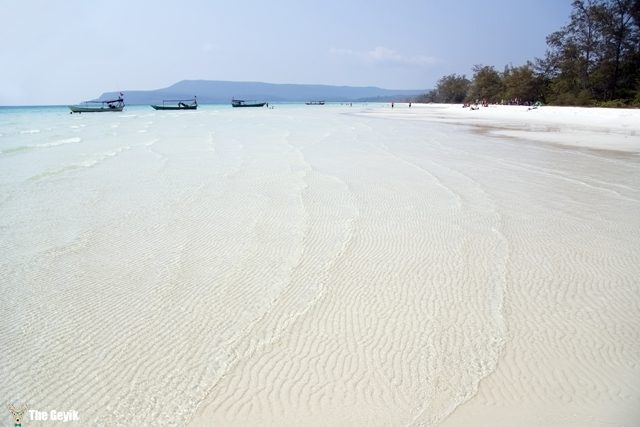 Perfect white sand and crystal water beach, koh rong, cambodia